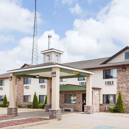 Super 8 By Wyndham Mclean/Bloomington Sw Motel Bagian luar foto