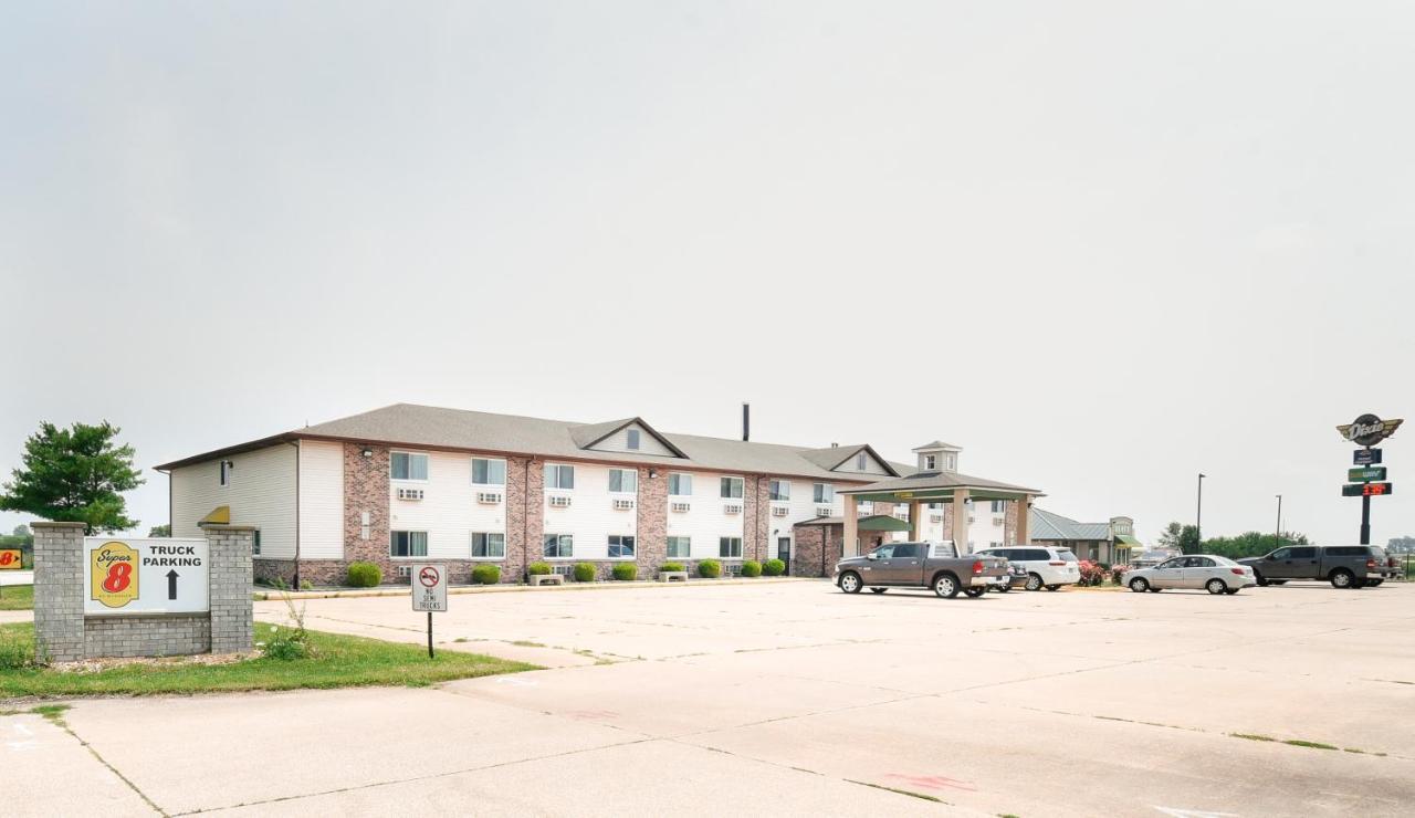 Super 8 By Wyndham Mclean/Bloomington Sw Motel Bagian luar foto