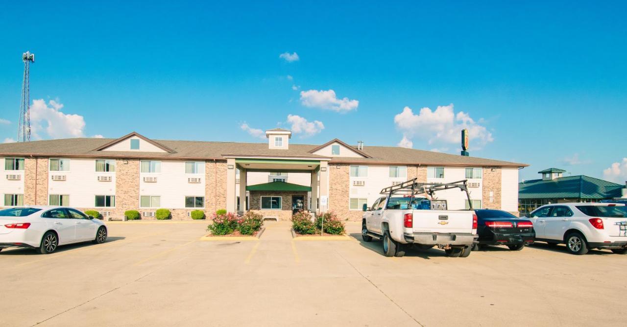 Super 8 By Wyndham Mclean/Bloomington Sw Motel Bagian luar foto