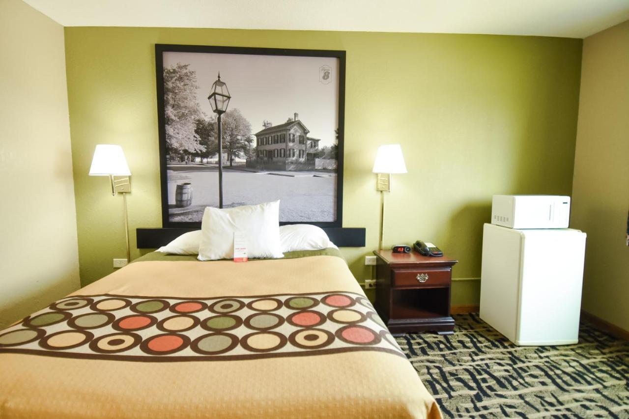 Super 8 By Wyndham Mclean/Bloomington Sw Motel Bagian luar foto