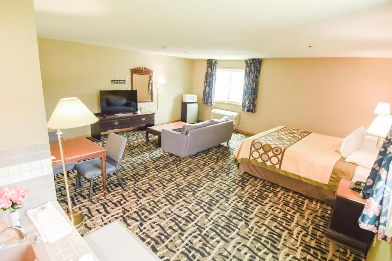 Super 8 By Wyndham Mclean/Bloomington Sw Motel Bagian luar foto