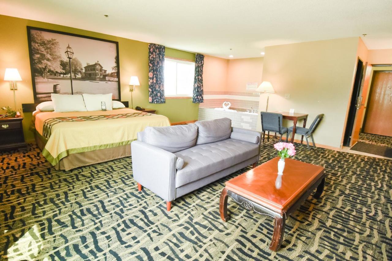 Super 8 By Wyndham Mclean/Bloomington Sw Motel Bagian luar foto