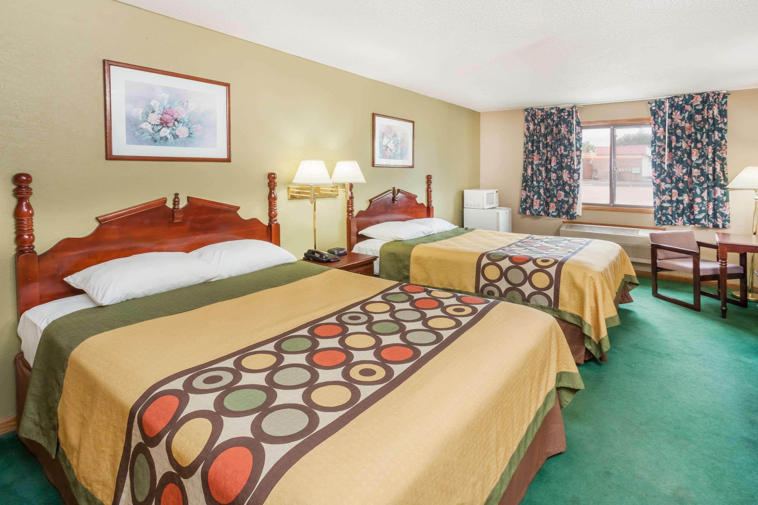 Super 8 By Wyndham Mclean/Bloomington Sw Motel Bagian luar foto