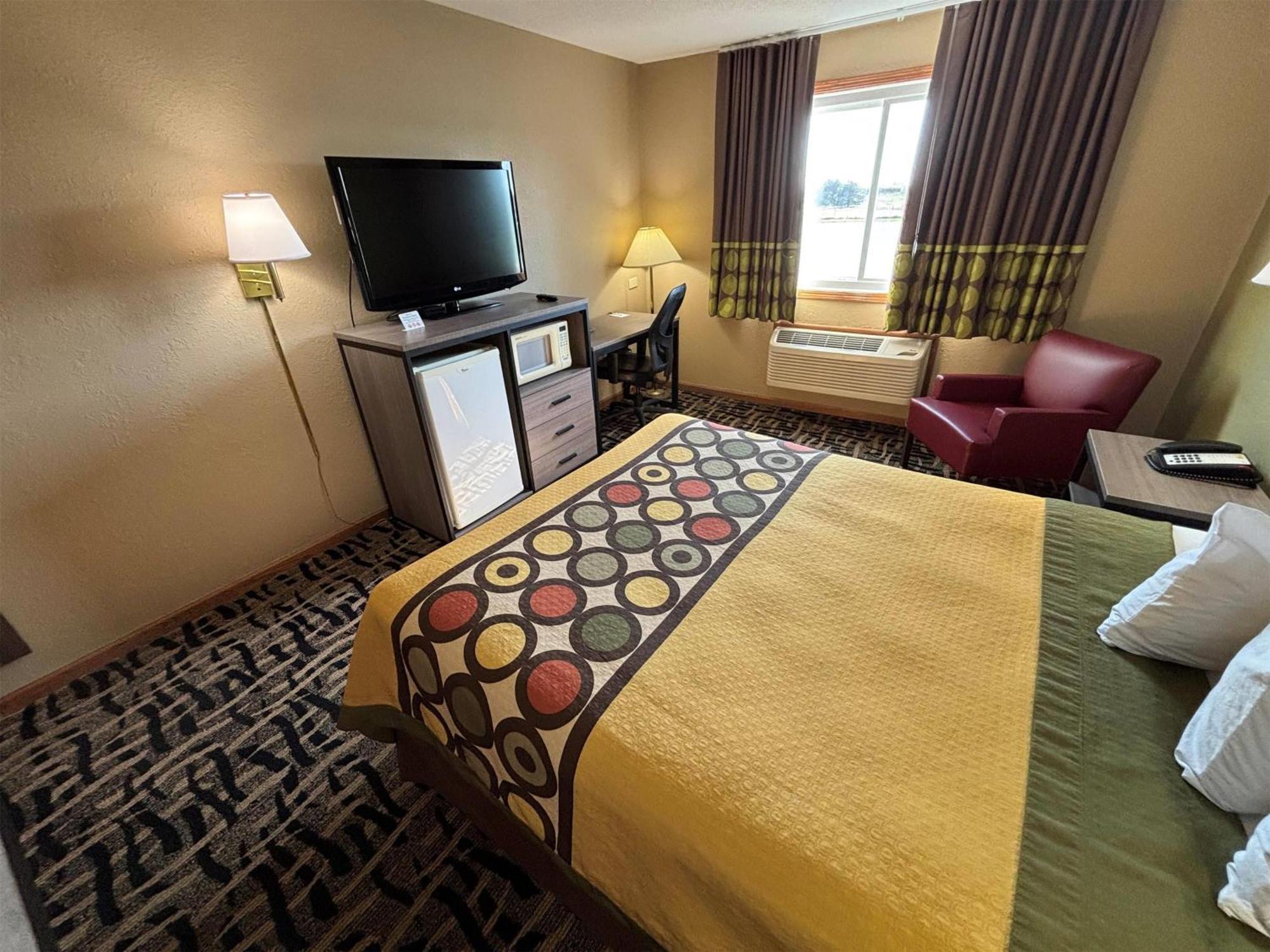 Super 8 By Wyndham Mclean/Bloomington Sw Motel Bagian luar foto
