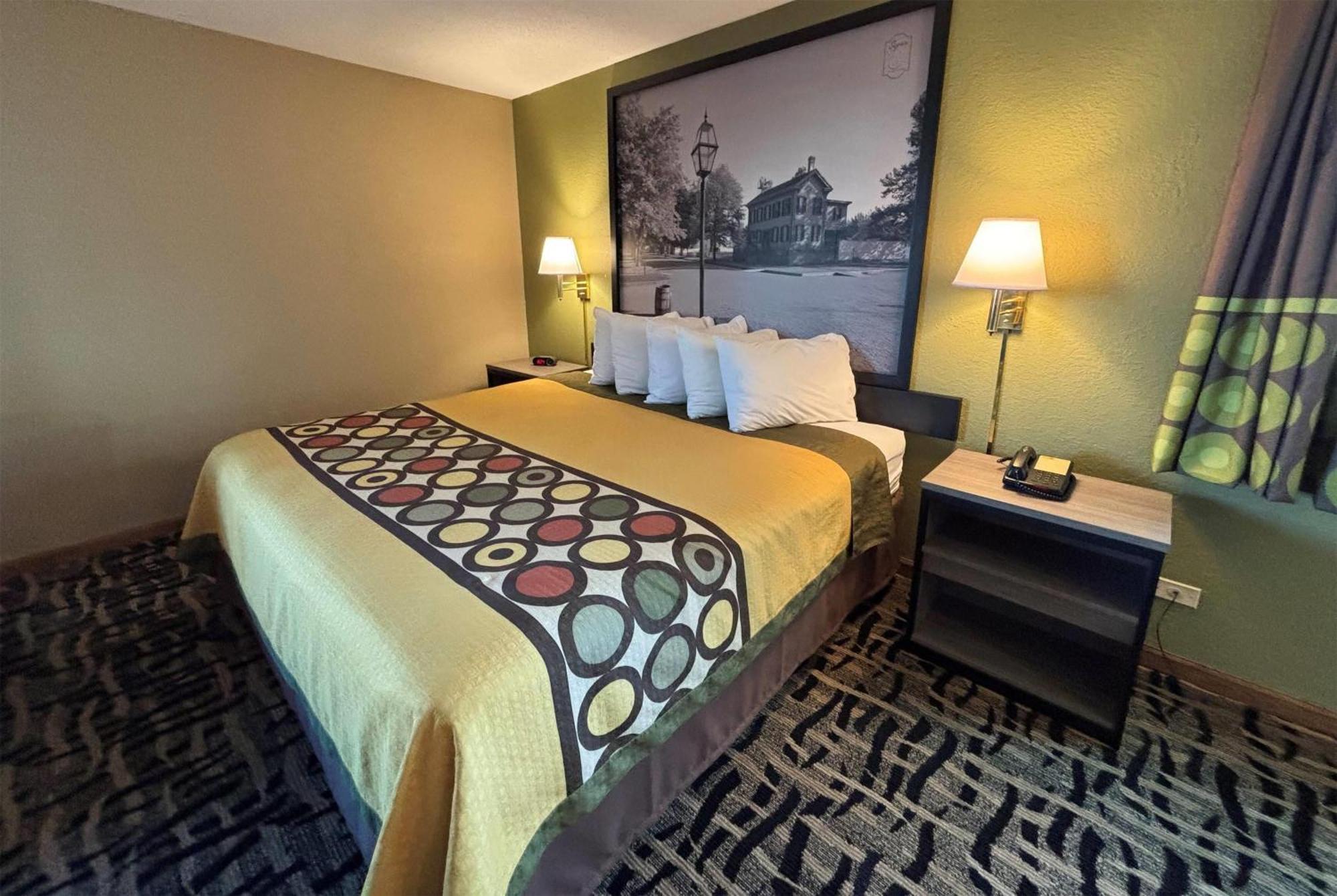 Super 8 By Wyndham Mclean/Bloomington Sw Motel Bagian luar foto
